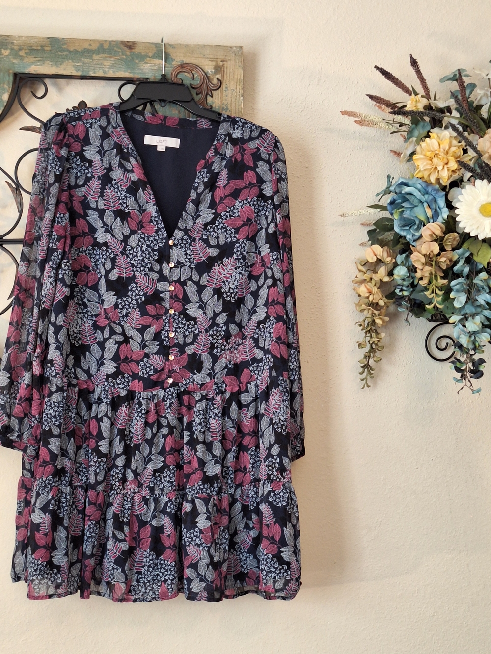 🔥🔥$8.00 LOFT Floral Tiered Mini Dress in Navy and Pink. Size Large - Picture 5 of 9